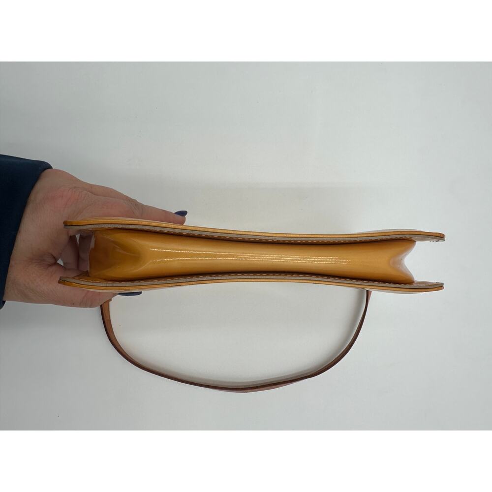 Louis Vuitton Verni Pochette - Picture 11 of 16